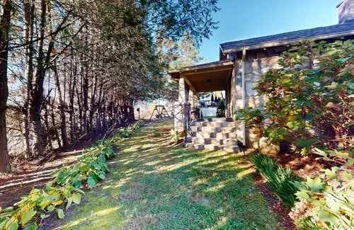 Hendersonville House | 112 m² House ∙ 2 bedrooms ∙ 4 guests