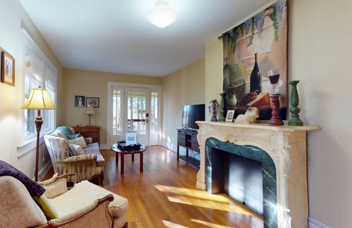 Hendersonville House | 112 m² House ∙ 2 bedrooms ∙ 4 guests