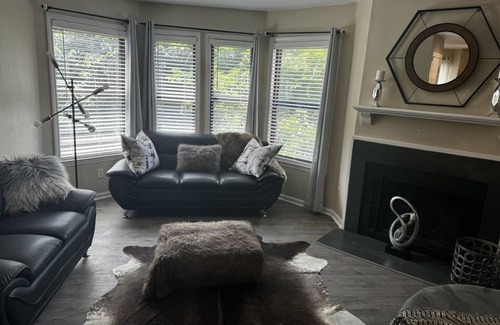 Third Ward Condo | 114 m² Condo ∙ 2 bedrooms ∙ 2 guests