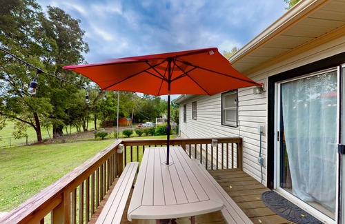 Mills River House | 120 m² House ∙ 3 bedrooms ∙ 6 guests