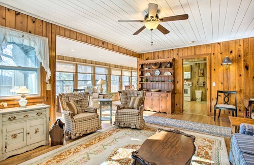 Hendersonville House | 120 m² House ∙ 2 bedrooms ∙ 6 guests