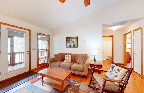 Winfield Cove Cabin | 121 m² Cabin ∙ 3 bedrooms ∙ 6 guests