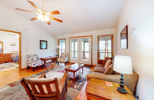 Winfield Cove Cabin | 121 m² Cabin ∙ 3 bedrooms ∙ 6 guests
