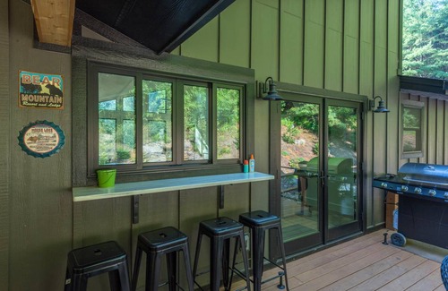 Mills River House | 121 m² House ∙ 3 bedrooms ∙ 6 guests