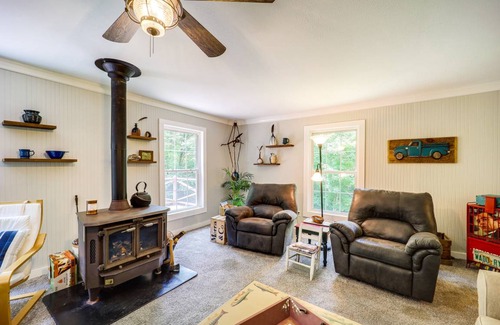Bakersville Cottage | 122 m² Cabin ∙ 2 bedrooms ∙ 6 guests