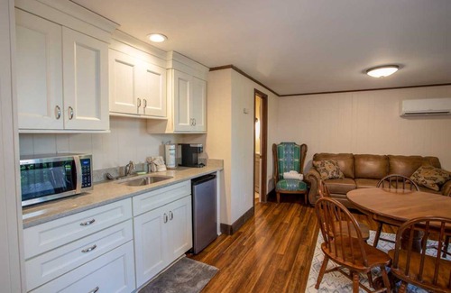 Charter Hills Cottage | 123 m² Cabin ∙ 2 bedrooms ∙ 6 guests