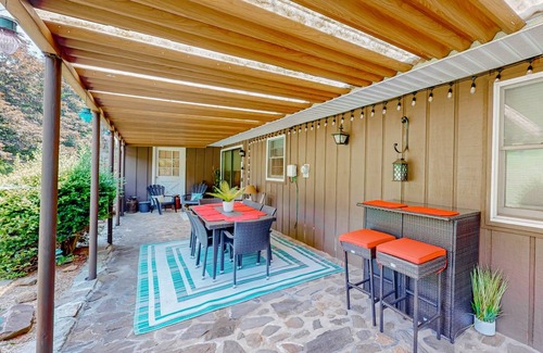 Candler House | 123 m² House ∙ 3 bedrooms ∙ 10 guests