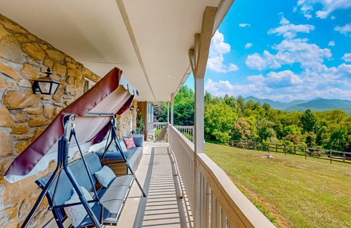 Candler House | 123 m² House ∙ 3 bedrooms ∙ 10 guests
