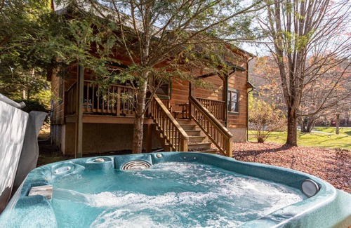 Boone Cabin | 127 m² Cabin ∙ 2 bedrooms ∙ 6 guests