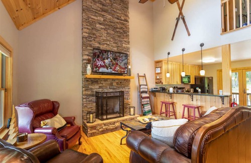 Apple Ridge Cabin | 129 m² Cabin ∙ 2 bedrooms ∙ 7 guests