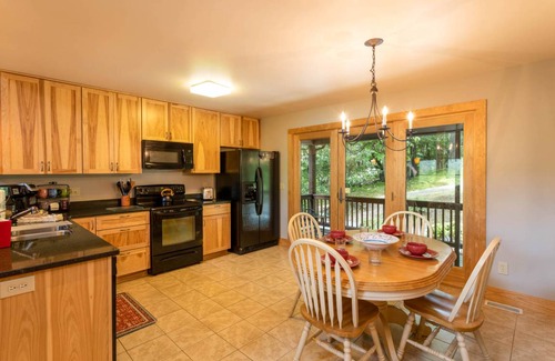 Apple Ridge Cabin | 129 m² Cabin ∙ 2 bedrooms ∙ 7 guests