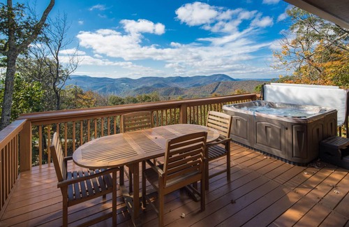 West Jefferson House | 134 m² House ∙ 3 bedrooms ∙ 8 guests
