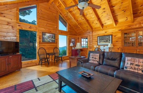 Old Fort Cabin | 135 m² Cabin ∙ 3 bedrooms ∙ 6 guests
