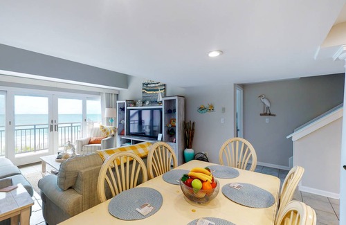 Pine Knoll Shores Condo | 136 m² Condo ∙ 4 bedrooms ∙ 8 guests