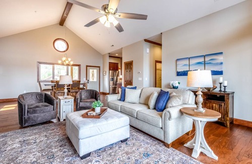 Whittier Condo | 138 m² Condo ∙ 2 bedrooms ∙ 5 guests
