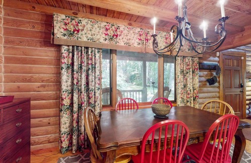 Cashiers Cabin | 139 m² Cabin ∙ 2 bedrooms ∙ 6 guests