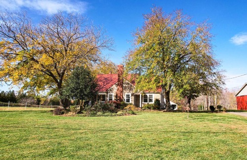 Browns Summit Cottage | 139 m² Cabin ∙ 3 bedrooms ∙ 8 guests