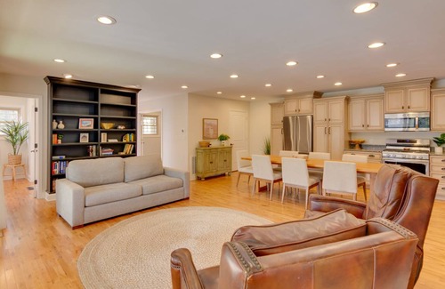 Tuxedo House | 139 m² House ∙ 4 bedrooms ∙ 10 guests