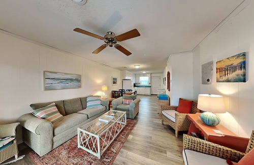 Topsail Beach House | 142 m² House ∙ 2 bedrooms ∙ 4 guests