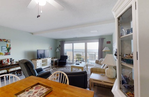 Pine Knoll Shores Condo | 145 m² Condo ∙ 3 bedrooms ∙ 6 guests
