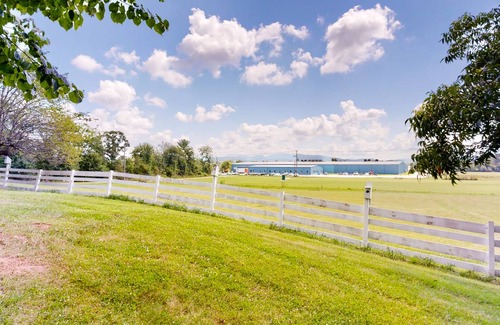 Mills River House | 147 m² House ∙ 3 bedrooms ∙ 8 guests