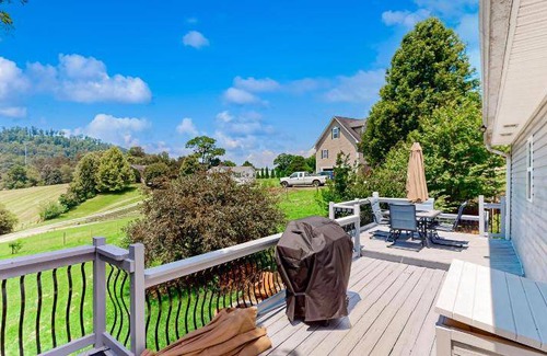 Weaverville House | 154 m² House ∙ 3 bedrooms ∙ 6 guests