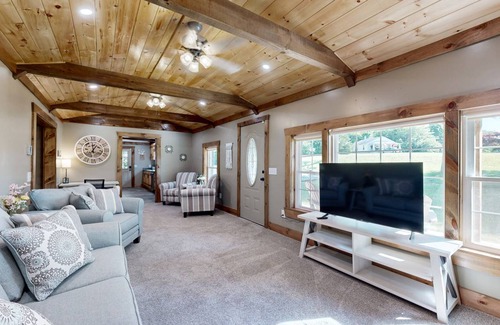 Salem House | 157 m² House ∙ 3 bedrooms ∙ 6 guests