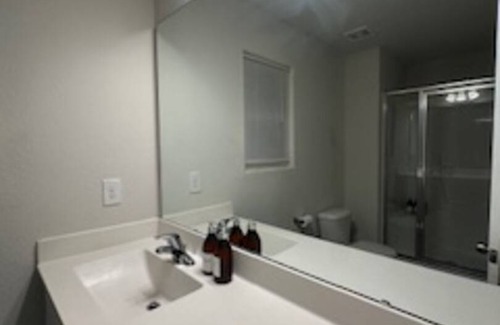 Creedmoor House | 163 m² House ∙ 3 bedrooms ∙ 8 guests