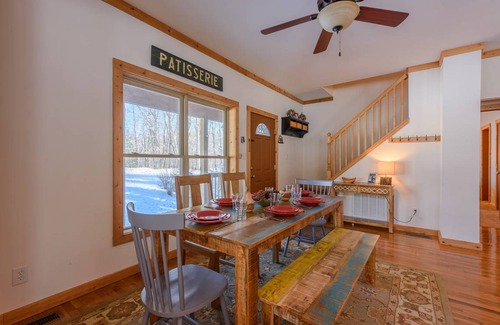 Charter Hills Cabin | 167 m² Cabin ∙ 3 bedrooms ∙ 6 guests