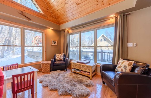 Charter Hills Cabin | 167 m² Cabin ∙ 3 bedrooms ∙ 6 guests