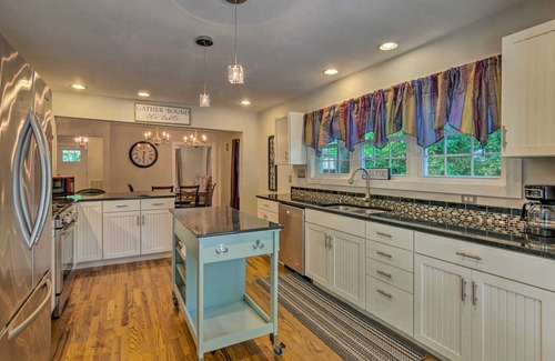 Hendersonville House | 167 m² House ∙ 3 bedrooms ∙ 9 guests