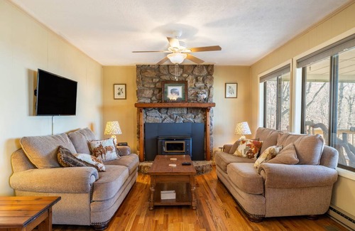 Wolf Laurel House | 168 m² House ∙ 3 bedrooms ∙ 10 guests