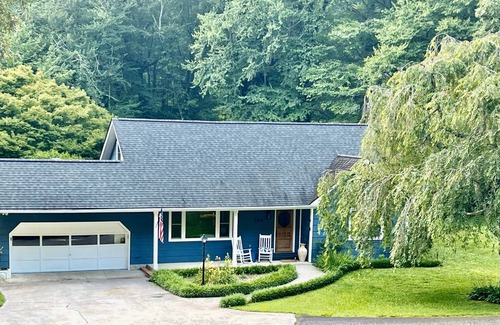 Pisgah Forest House | 169 m² House ∙ 3 bedrooms ∙ 8 guests