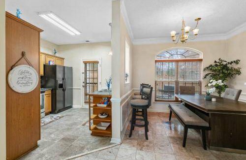 Prosperity Church Road House | 173 m² House ∙ 4 bedrooms ∙ 12 guests