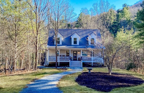 Hendersonville House | 174 m² House ∙ 3 bedrooms ∙ 8 guests