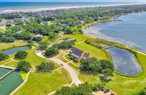 Corolla Village House | 180 m² House ∙ 4 bedrooms ∙ 8 guests