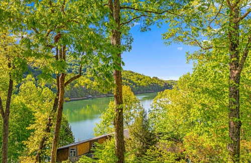 Lake Lure Condo | 182 m² Condo ∙ 3 bedrooms ∙ 6 guests