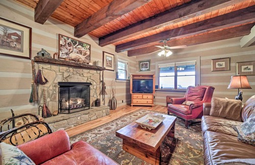 Bryson City House | 185 m² House ∙ 3 bedrooms ∙ 6 guests