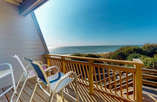 Pine Knoll Shores Condo | 186 m² Condo ∙ 4 bedrooms ∙ 10 guests