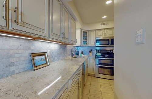 Pine Knoll Shores Condo | 186 m² Condo ∙ 4 bedrooms ∙ 10 guests
