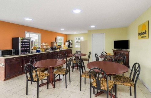 Statesville Hotel | 19 m² Hotel ∙ 127 guests