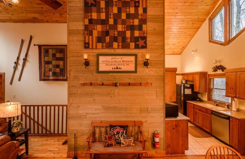 Blowing Rock Cabin | 192 m² Cabin ∙ 2 bedrooms ∙ 8 guests