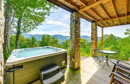 Bryson City House | 192 m² House ∙ 3 bedrooms ∙ 8 guests