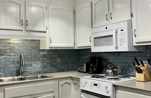 North Carolina Coast Condo | 1st floor 3BR 2Bath Oceanfront Condo w/pool and 2 assigned parking spots!