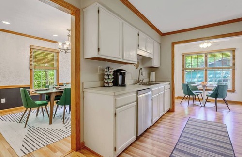 Cary House | 2-Bedoom House,King Bed,Tvs, office,Grill, Crib,5G,Kids Essentials, In Bond Park