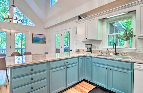 Sapphire House | 2 Mi to Sapphire Resort: Home w/Hot Tub & Games!