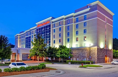 Crabtree Hotel | 2-Star Hotel ∙ Hampton Inn & Suites Crabtree