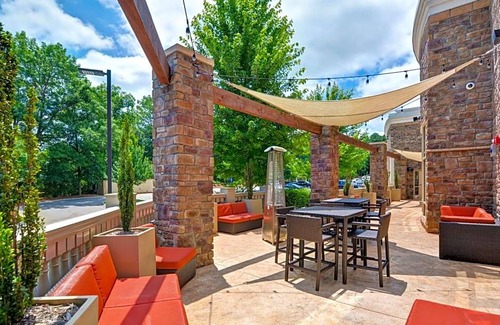 Crabtree Hotel | 2-Star Hotel ∙ Hampton Inn & Suites Crabtree