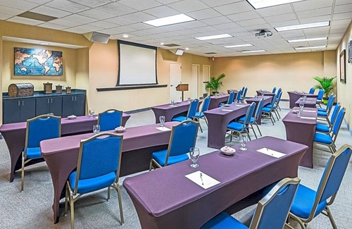 Second Ward Hotel | 2-Star Hotel ∙ Hampton Inn Charlotte Uptown