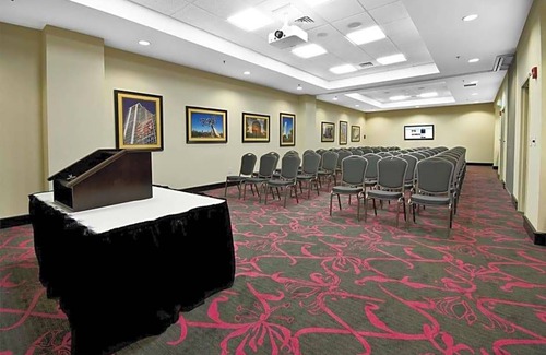 Glenwood South Hotel | 2-Star Hotel ∙ Hampton Inn & Suites - Raleigh Downtown